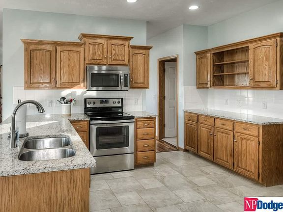 5th image of 17521 Karen St