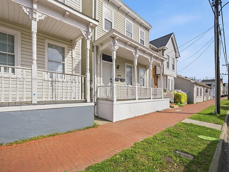 605 Dinwiddie St #B — Photo 1