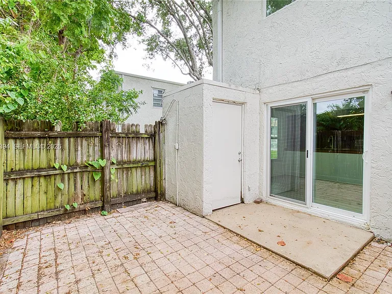 5259 SW 40th Ave #26 — Photo 24
