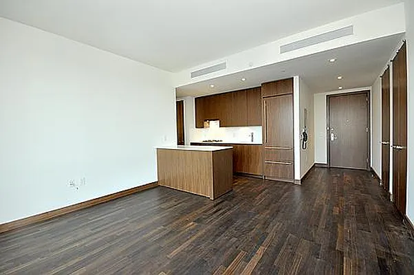 Sold by Sumitomo Real Estate Sales | media 30