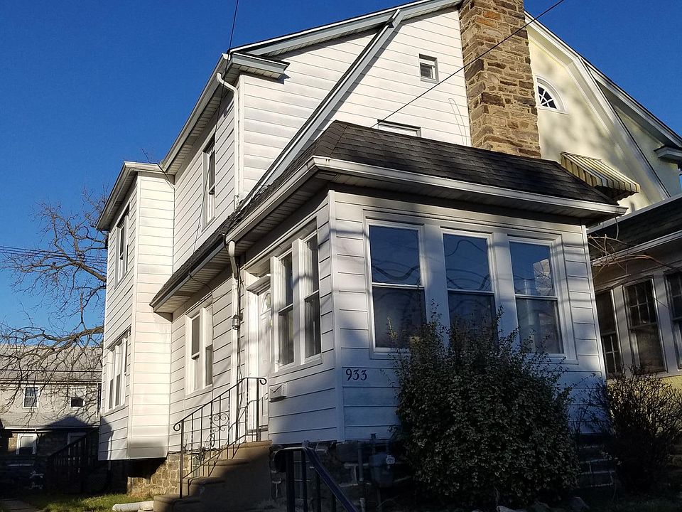 Exterior & Enclosed Front Porch