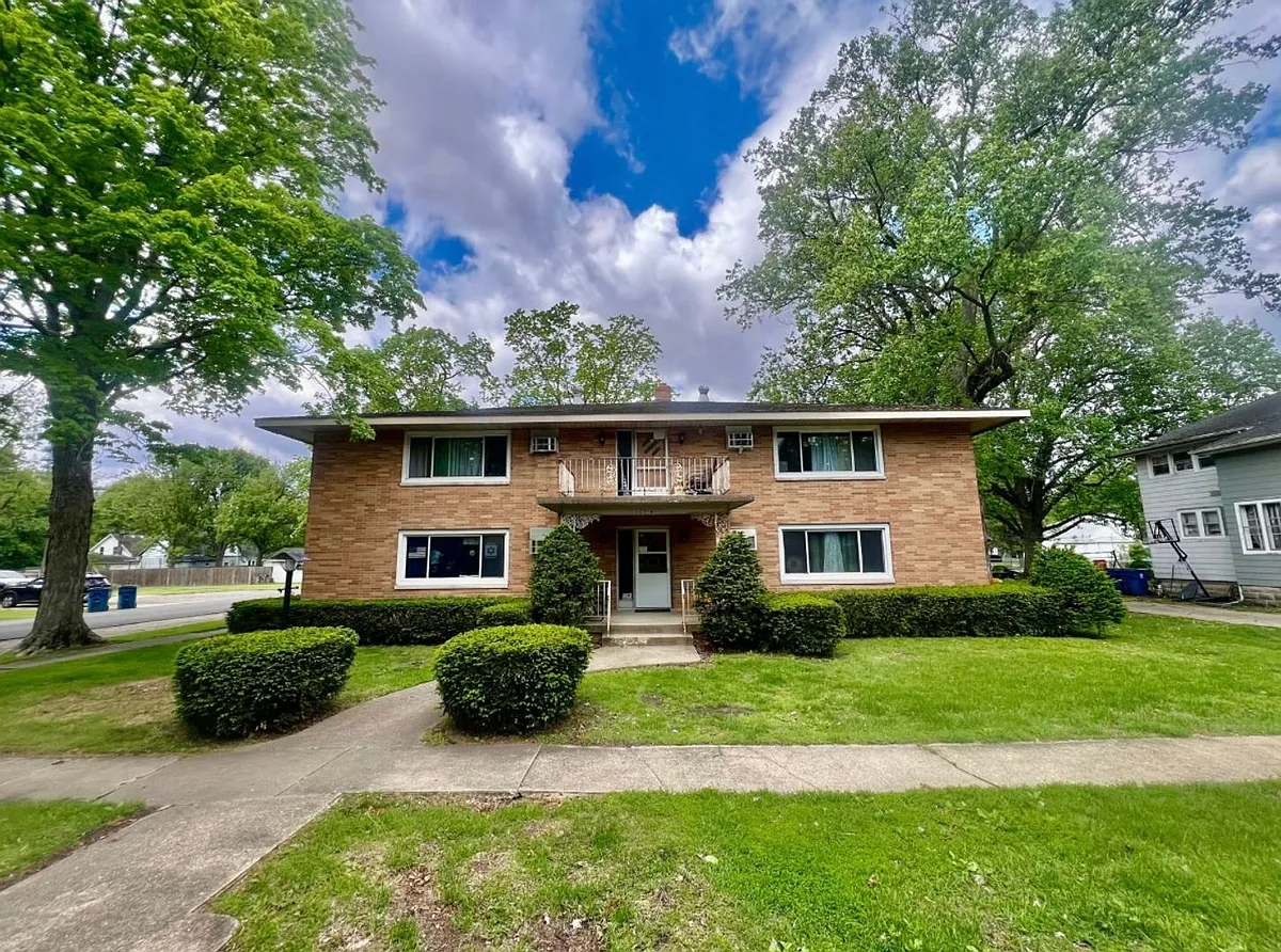 Building Photo - Spacious 2 Bedroom 1 Bathroom!