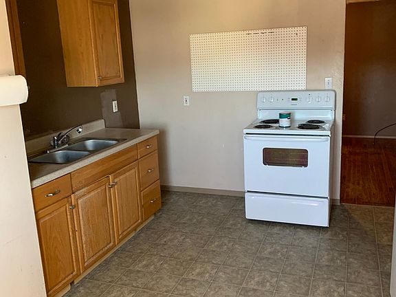 3rd image of 404 Pacific Ave S #B