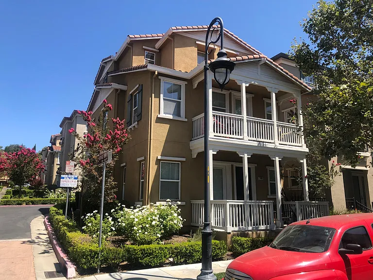 2401 Plateau Dr — Photo 1