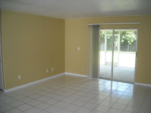 2nd image of 1221 SE 24th Ave APT A
