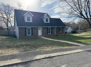 806 Summit Rd, Knob Noster, MO 65336