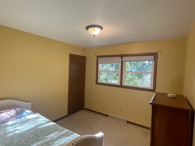 Devonshire Ln — Photo 20