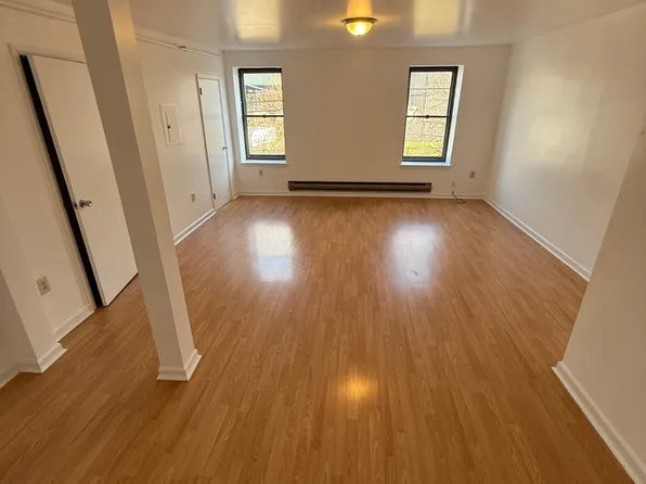 930 New Market St APT 2, Philadelphia, PA 19123