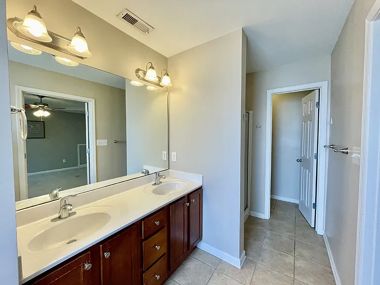 219 Bennington Dr — Photo 21