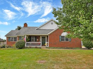 26 Bluegrass Dr SW, Pataskala, OH 43062