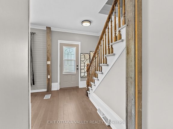 4th image of 180 Mary St