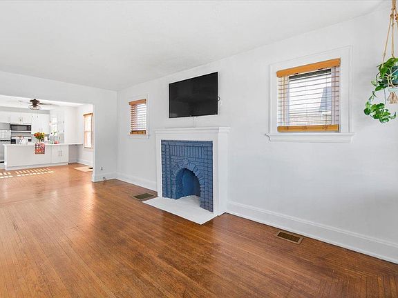 3rd image of 1909 Berkley Ave
