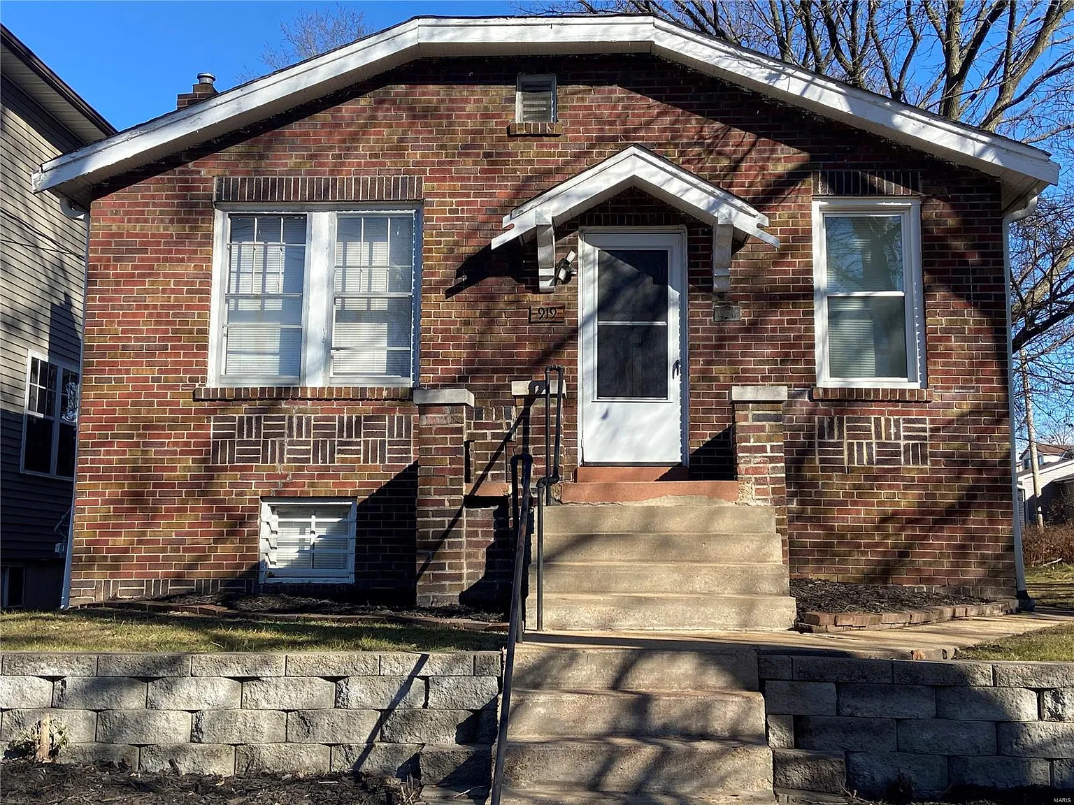 919 Iron St photo 1