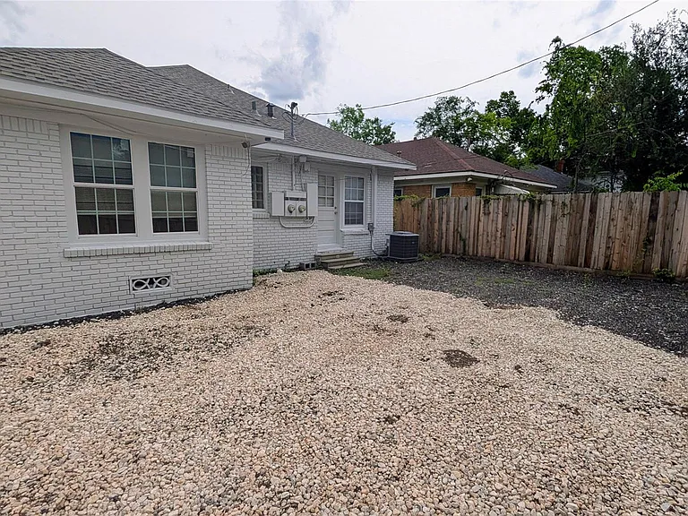 1133 W Gray St — Photo 20
