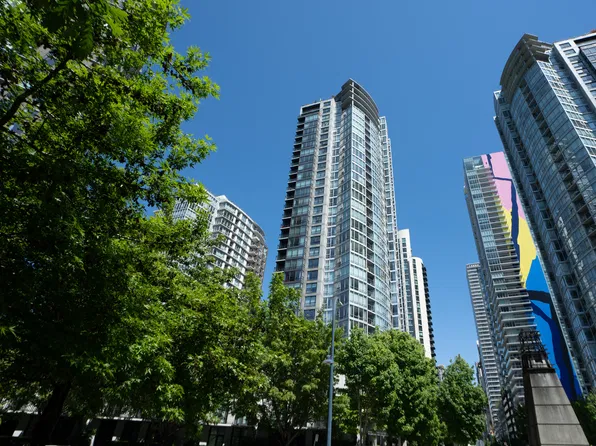 1495 Richards St #901, Vancouver, BC V6Z 3E3