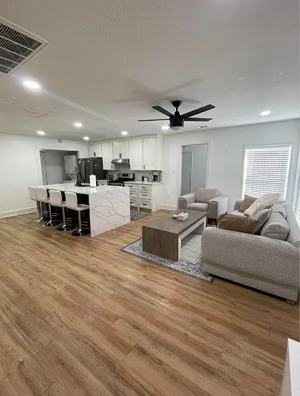 2515 Roanoke Ave — Photo 3