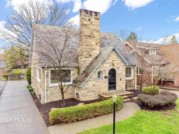 601 Fisher Rd, Grosse Pointe, MI 48230