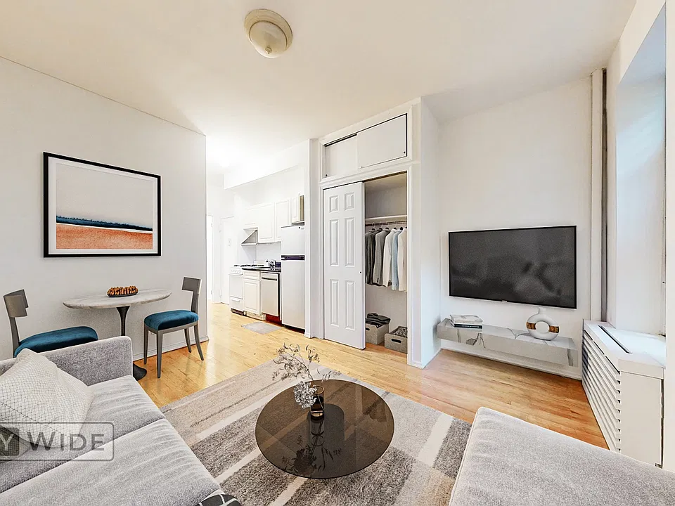 22 King St #8