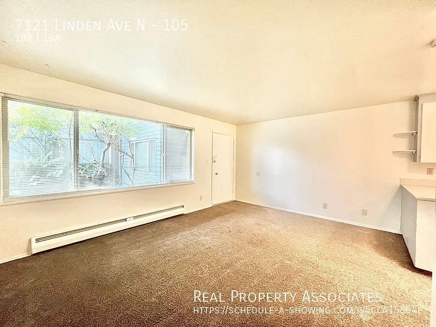 Spacious 1-Bed Close to Green Lake! Ample Storage and Shared Yard! — Photo 4