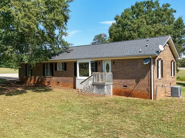 145 Lakeview Dr, Cowpens, SC 29330