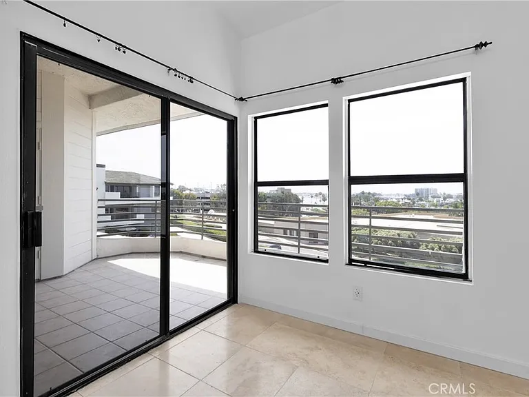 280 Cagney Ln #312 — Photo 3