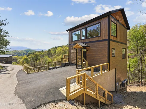 1928 E Mountain View Way, Sevierville, TN 37876