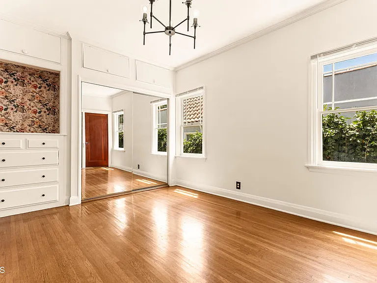4725 Ambrose Ave — Photo 27