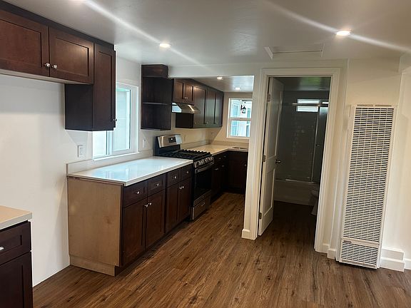 4th image of 209 S Pacific Ave