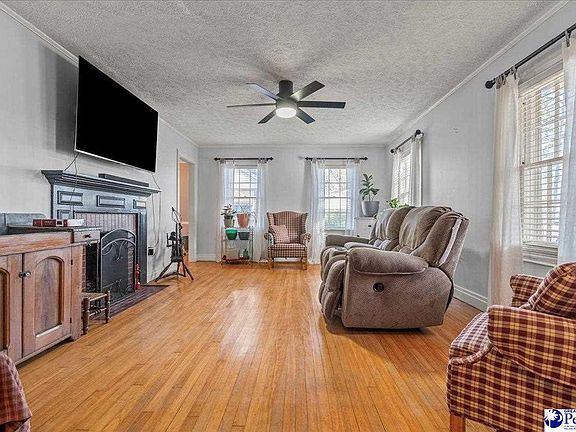 4th image of 931 E Main St