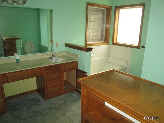 4th image of 374 Oakwood Dr