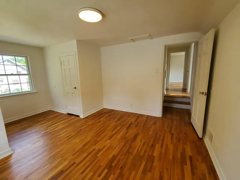 2722 Thompson Ave — Photo 12