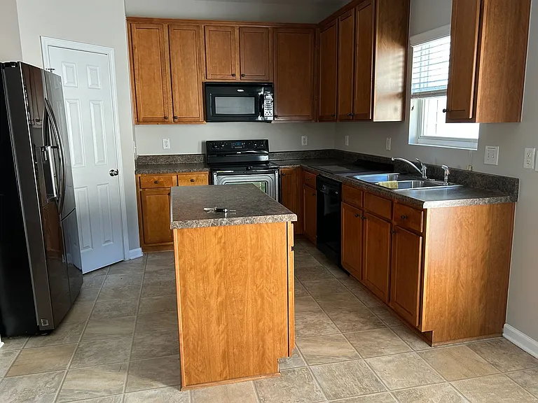 619 Laurens Way — Photo 10