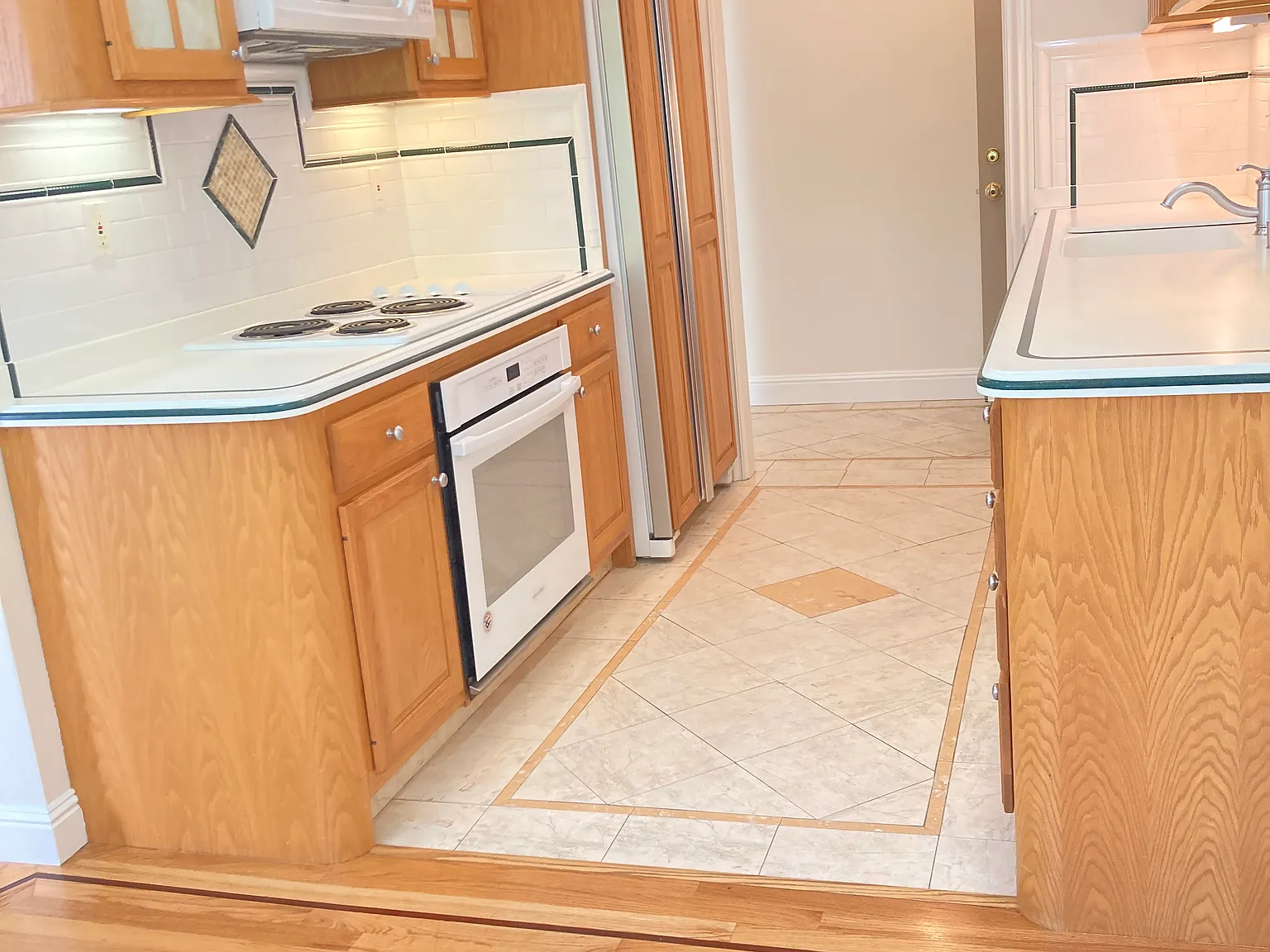 1243 Laurel St — Photo 3