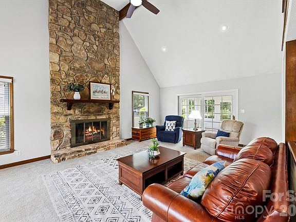 4th image of 107 Friendfield Dr