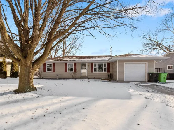 806 Memorial DRIVE, Kewaskum, WI 53040