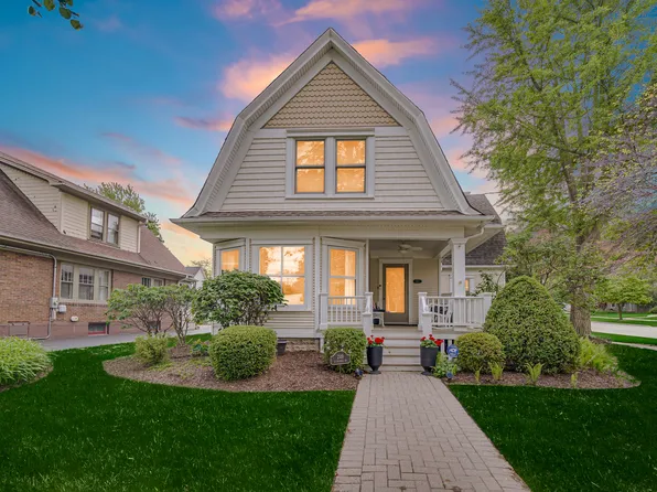 249 W Russell St, Barrington, IL 60010