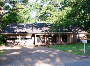 812 Spring Dr, Arlington, TX 76012