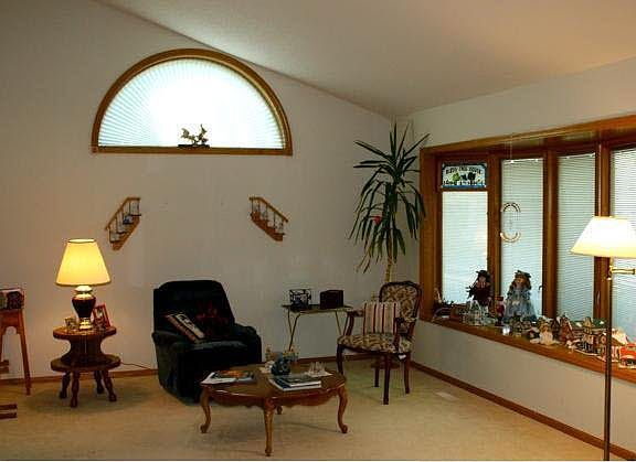 4th image of 410 Village Court