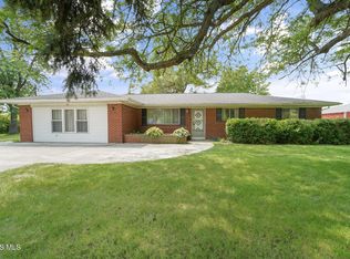 995 N Cousino Rd, Oregon, OH 43616