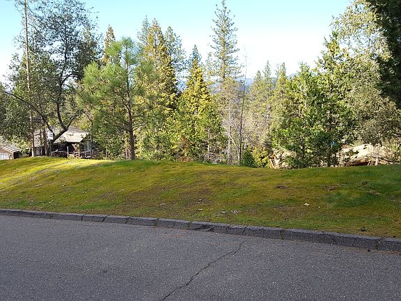 4th image of 8-143 Hillhurst Cir