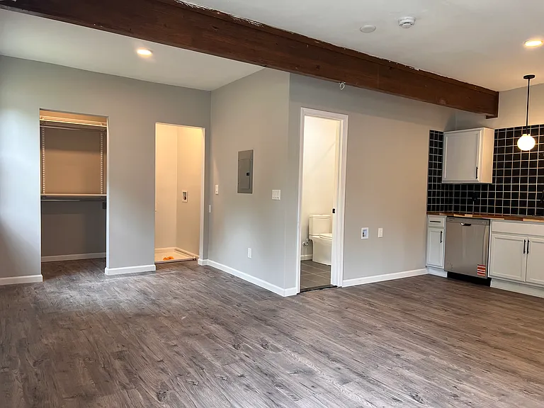 2756 Ravenwood Dr — Photo 3