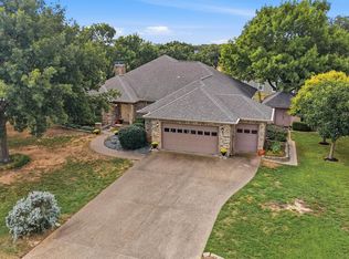 107 Navajo Trl, Lake Kiowa, TX 76240