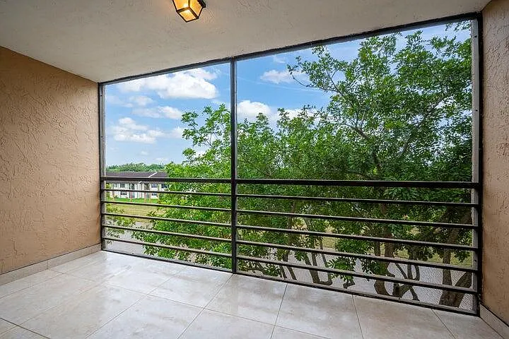 7770 Tahiti Ln #405 — Photo 9
