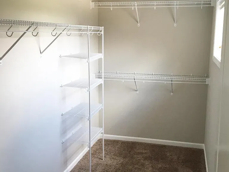 806 SE Crossings Ln — Photo 3
