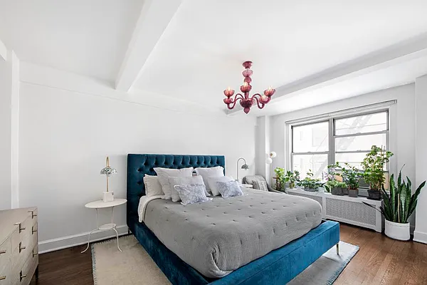 Sold by NYLON Real Estate | media 7