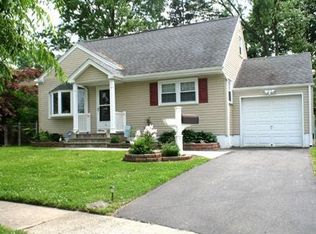 9 Village Ct, Hamilton, NJ 08690