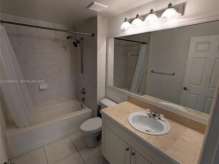6831 SW 44th St #203 — Photo 12