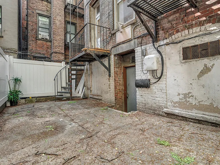 364 W 51st St #1R — Photo 13