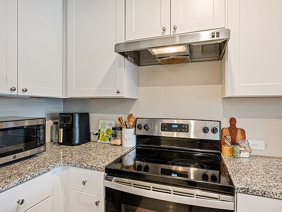 5th image of 5611 Elm Valley Dr
