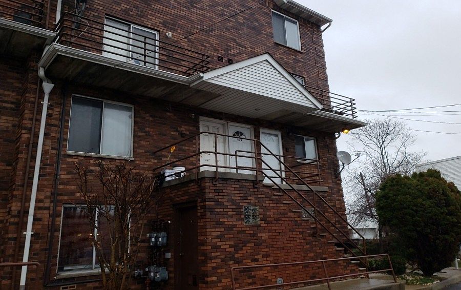 2nd image of 81C Narrows Rd N #1C
